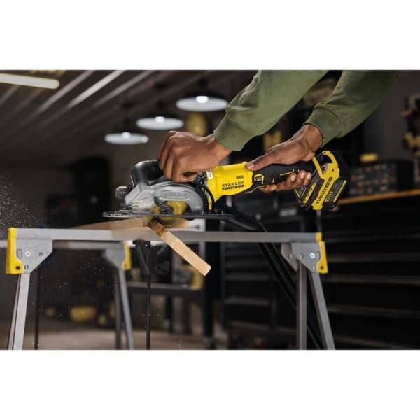 115 mm borstlös cirkelsåg - 18V - 4 500 rpm, 2 skärriktningar, LED - V20-serien - STANLEY FATMAX, SFMCS515B-XJ
