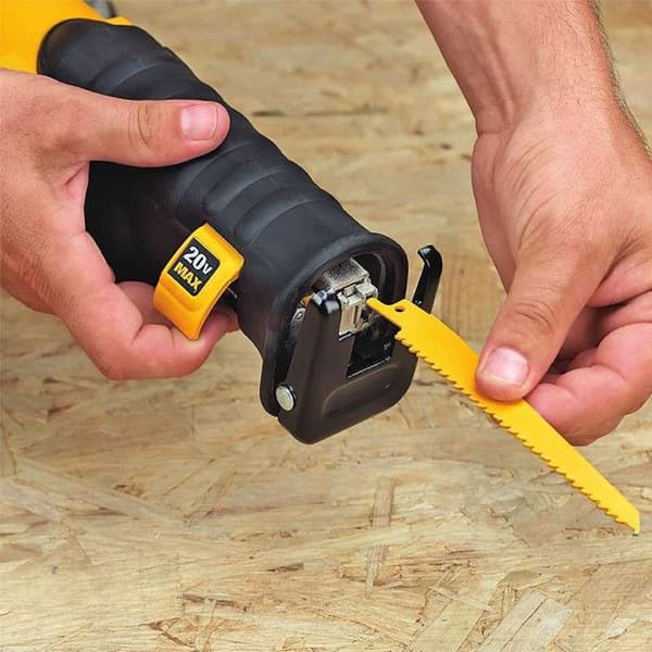 DEWALT sabelsåg - DCS380N - 18V sladdlös - Bladslag 28,6 mm