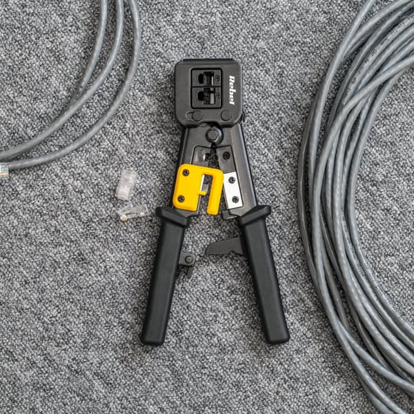 Crimpværktøj til RJ45, RJ12, RJ11 gennemløbsstik