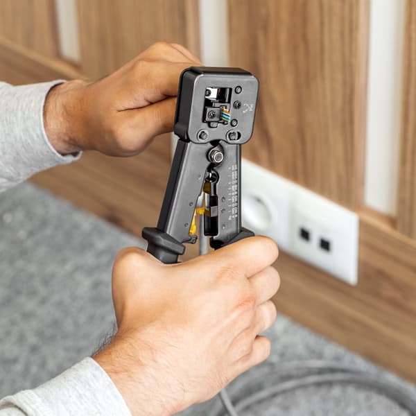 Crimpværktøj til RJ45, RJ12, RJ11 gennemløbsstik