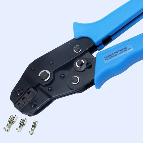 Sæt med ledningsstik + crimper E6016