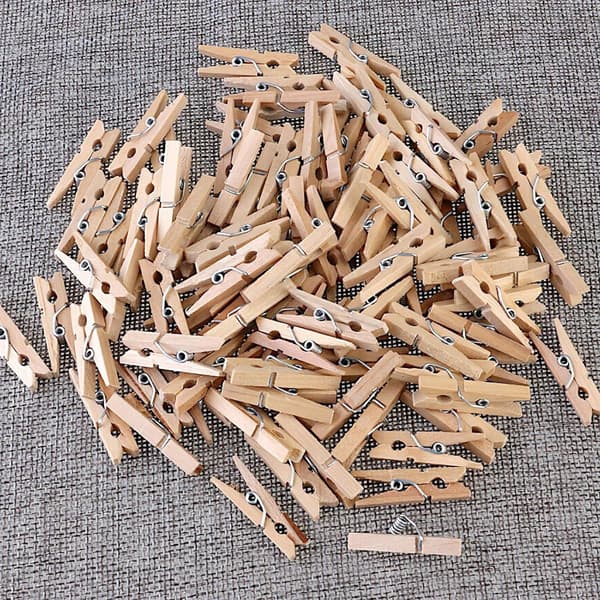 100 luonnonpuusta valmistettua klipsiä, koko 3,5 * 0,6 cm, sopivat askarteluun, koristemaalauksiin, häihin ja muihin tilaisuuksiin.