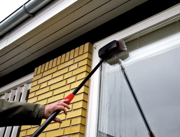 Teleskopisk båtborste med vattenbehållare Alaska F2, mjuk, 90 - 160 cm, röd/svart