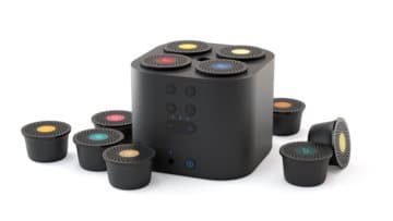 MOODO SMART AROMA DIFFUSER SORT MED STIK INKL. CAPSULE SET - er en unik smart aromadiffusor, der giver dig mulighed for at tilpasse dufte til din sma