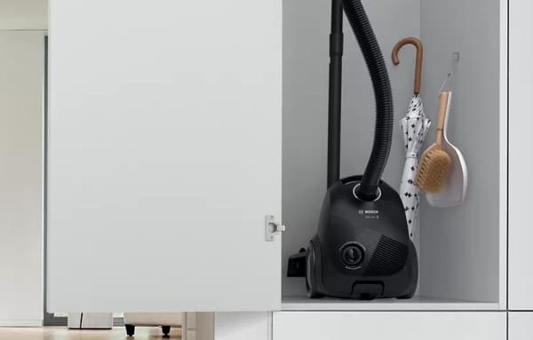 Bosch Series 2 BGBS2LB1 kelkkapölynimuri pussilla, musta