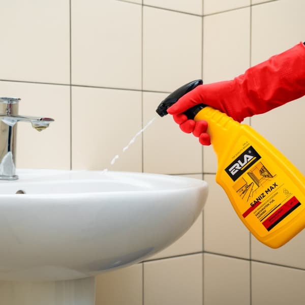 Avkalkningsmedel för grundlig rengöring 750 ml Saniz Max