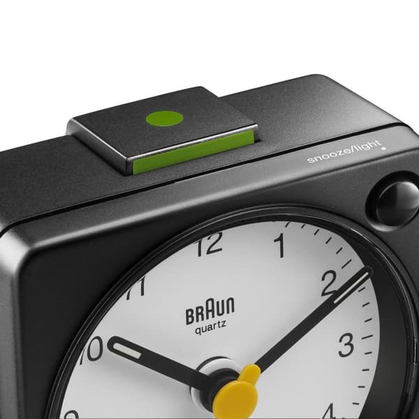 Braun BC02XBW Klassisk analogt kvarts rejsevækkeur i sort / hvid / Handy / Snooze-funktion og lysfunktion / Stille præcisionskvartsbevægelse (seneste