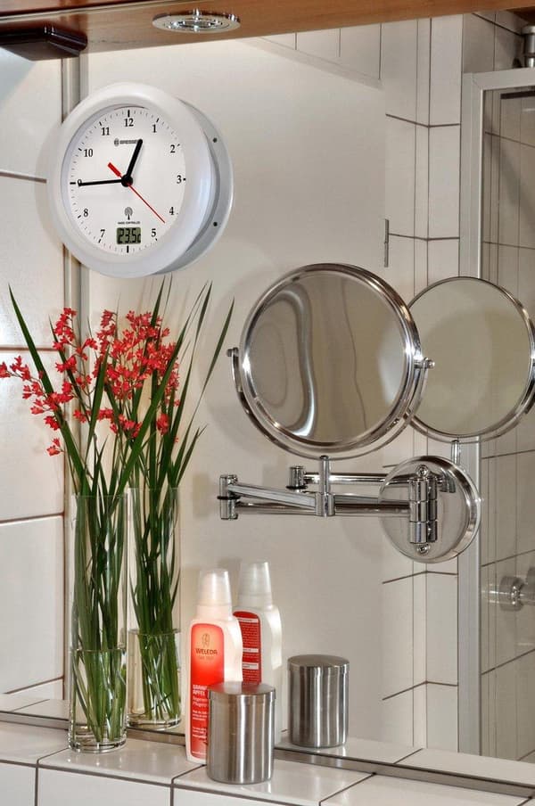Bresser Badeværelsesur - MyTime Bath - Hvid - Med temperaturdisplay - Plast - Til indendørs - Vægur - Batteri - Rundt - Moderne