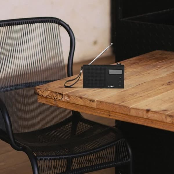 EVOOM EGY Svart klockradio - FM och DAB+ radio - Batteri Batterier/USB - 2 larm