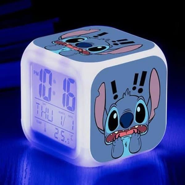 3D Cartoon Stitch Färgskiftande väckarklocka med 7 färger LED digital väckarklocka - Födelsedagspresent till vänner