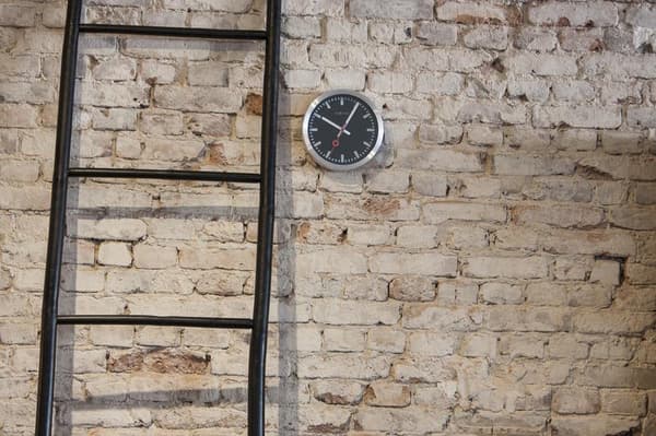 NeXtime NE-3998STZW Seinäkello "Station" Ø19 cm, harjattu alumiini musta
