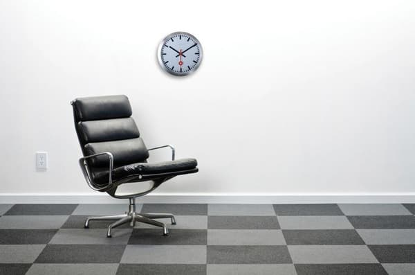 NeXtime NE-3999AR Väggklocka Dia. 35 Cm, Borstad Aluminium, 'Station'