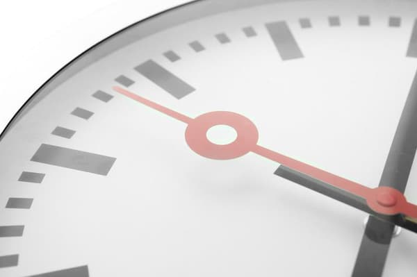 NeXtime NE-3998ST Väggklocka Dia. 19 Cm, Borstad Aluminium, 'Station'