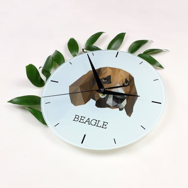Beagle - en geometrisk väggklocka med ett foto och en inskription från märket Art-Dog