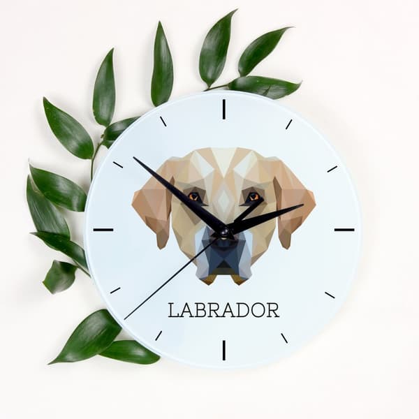 Labrador Retriever - geometrisk vægur med et foto og en inskription fra Art-Dog-mærket