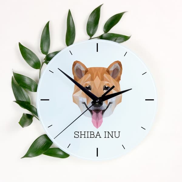 Shiba Inu - et geometrisk vægur med et foto og en inskription fra Art-Dog-mærket