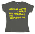 Miniatyrbild 3 av 6: Man Var Nykter I Morse... Girly T- shirt