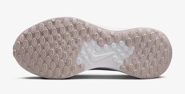 NAISTEN URHEILUKENGÄT NIKE REVOLUTION 7 FB2208-600