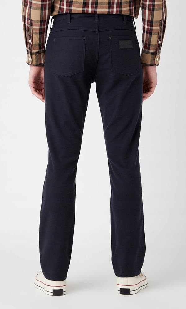 Wrangler GREENSBORO mustat mustat kangashousut W33 L34