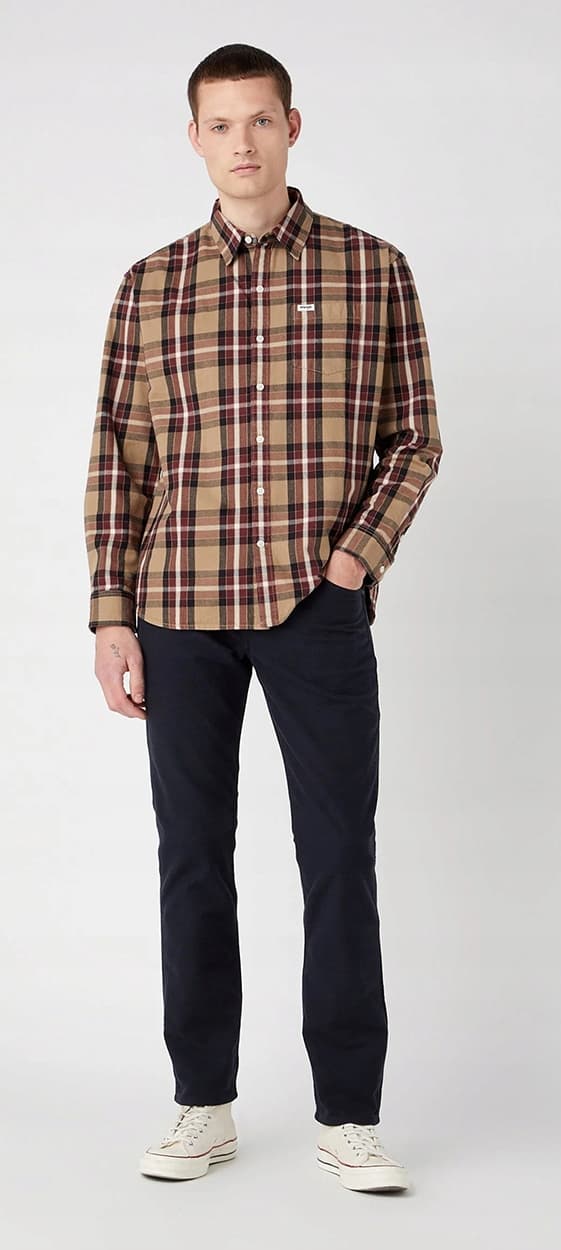 Wrangler GREENSBORO mustat mustat kangashousut W33 L34
