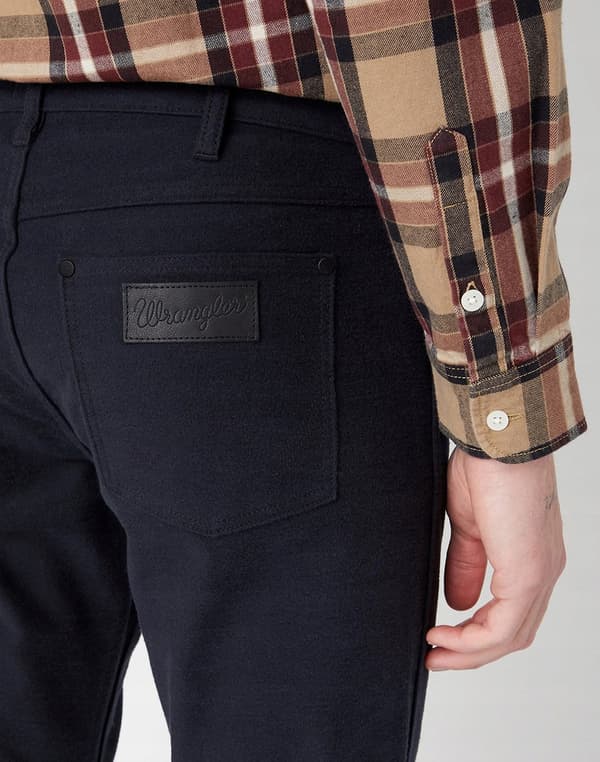 Wrangler GREENSBORO mustat mustat kangashousut W33 L34