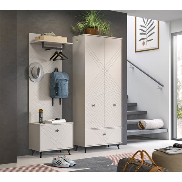 Notes garderob uppsättning matt beige.