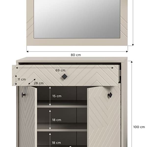 Notes garderobe oppstilling matt beige.