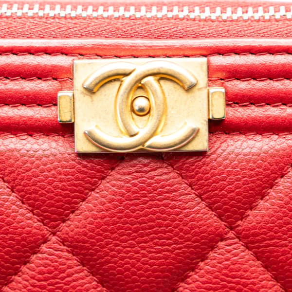 Pre-owned Chanel Medium Quilted Caviar Boy O Case Clutch Red