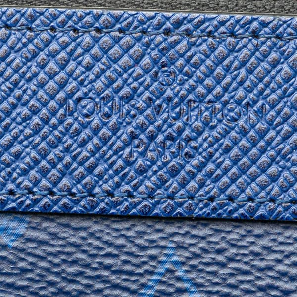 Pre-owned Louis Vuitton Monogram Taigarama Pochette Discovery PM Blue
