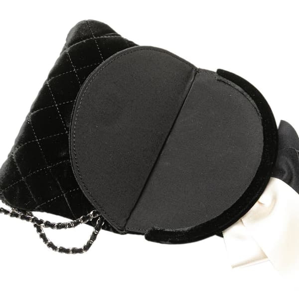 Pre-owned Chanel Quilted Velvet Camellia Wristlet Clutch Black