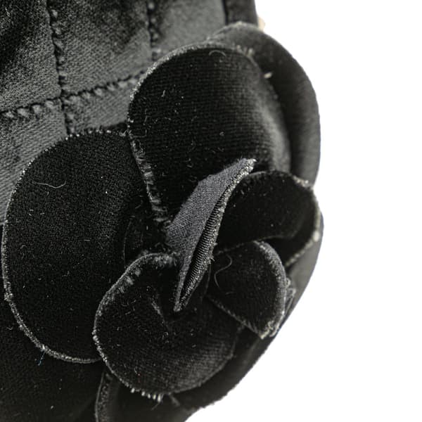 Pre-owned Chanel Quilted Velvet Camellia Wristlet Clutch Black