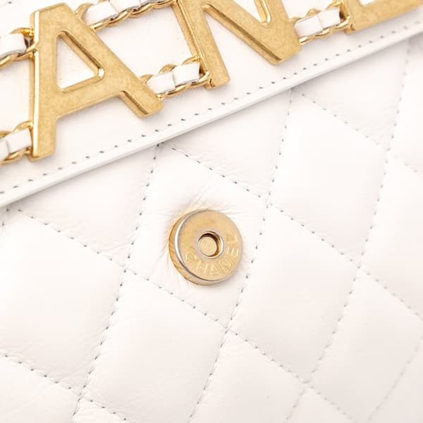 Pre-owned Chanel Quilted Calfskin Logo Enchained Clutch White