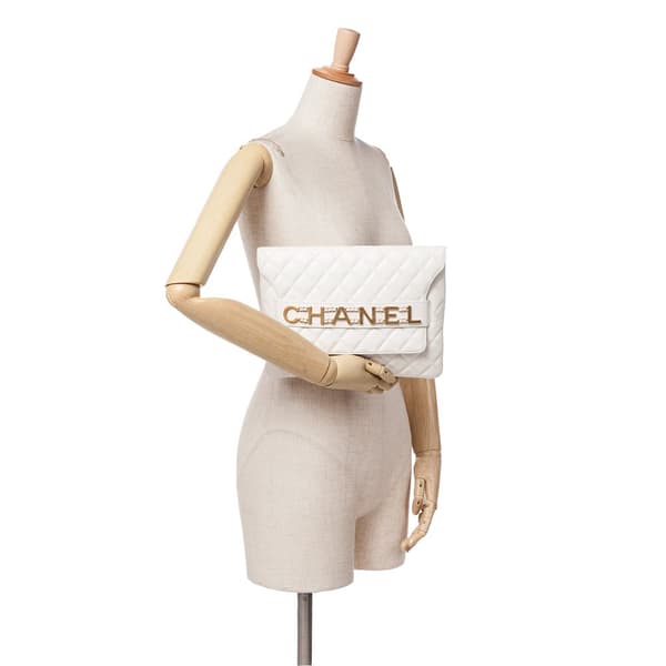 Pre-owned Chanel Quilted Calfskin Logo Enchained Clutch White