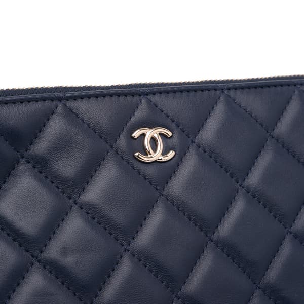 Pre-owned Chanel Medium Quilted Lambskin O Case Clutch Blue