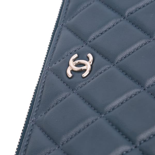 Pre-owned Chanel Medium Quilted Lambskin O Case Clutch Blue