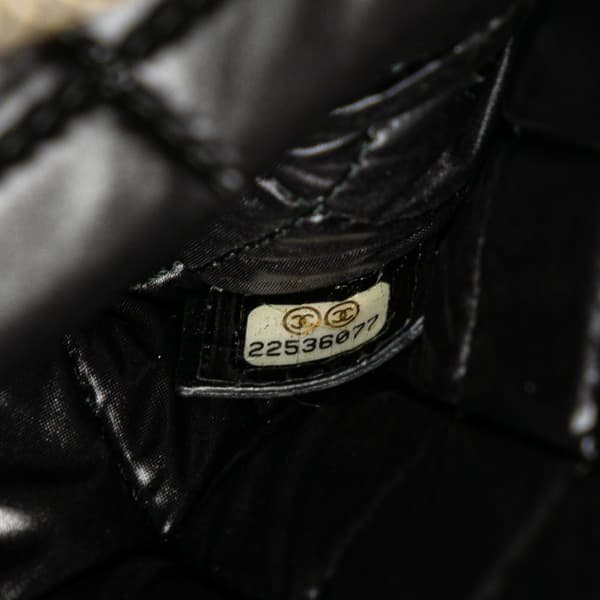 Pre-owned Chanel Medium Quilted Caviar Boy O Case Clutch Black