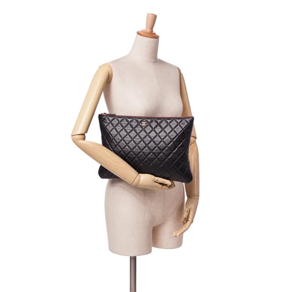 Pre-owned Chanel Large Quilted Lambskin O Case Clutch Black