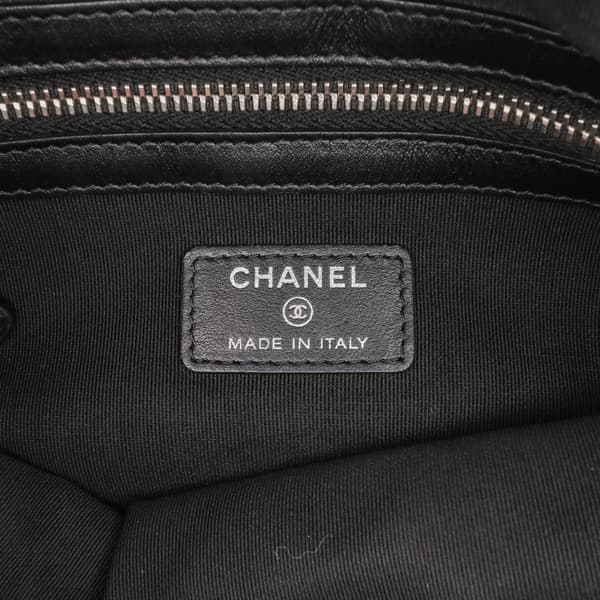Pre-owned Chanel Medium Quilted Caviar Boy O Case Clutch Black