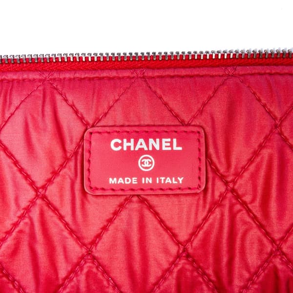 Pre-owned Chanel Large Quilted Patent O Case Clutch Red