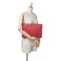 Miniatyrbillede 9 af 10: Pre-owned Chanel Large Quilted Patent O Case Clutch Red