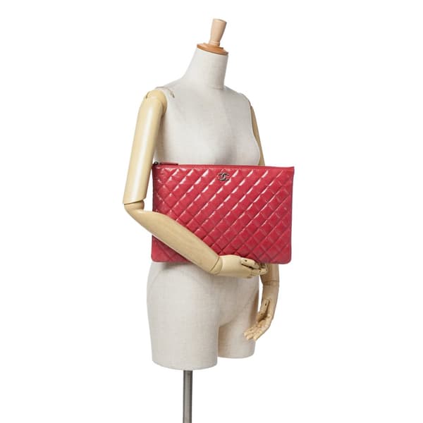 Pre-owned Chanel Large Quilted Patent O Case Clutch Red