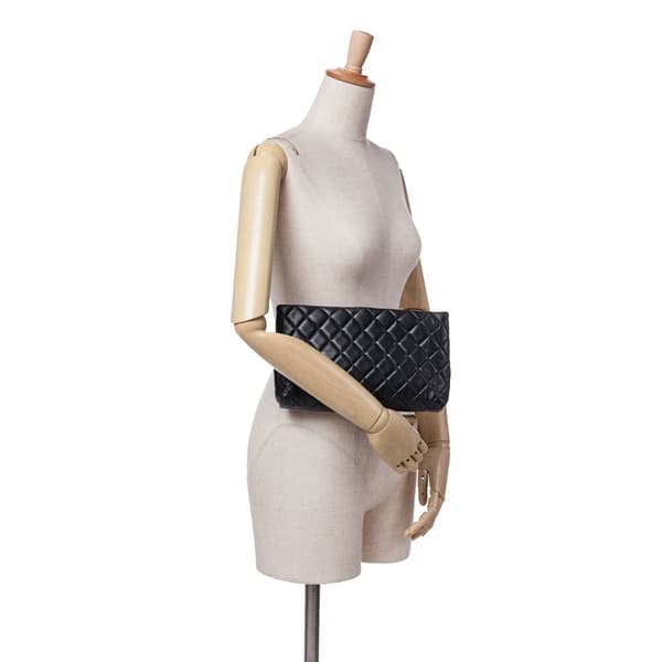 Pre-owned Chanel Quilted Lambskin Kiss Lock Clutch Black