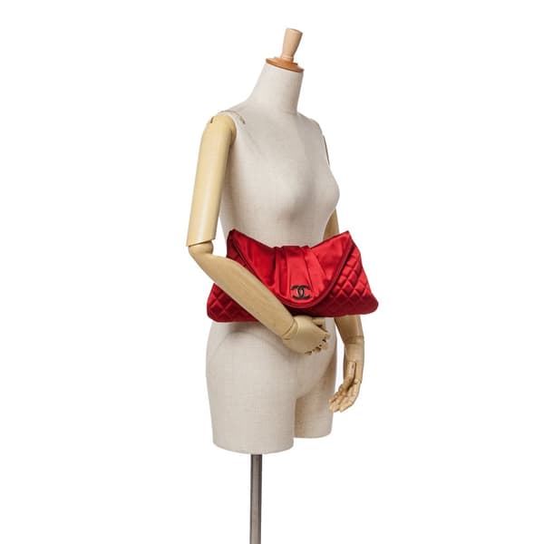 Pre-owned Chanel CC Quilted Satin Half Moon Flap Clutch Red