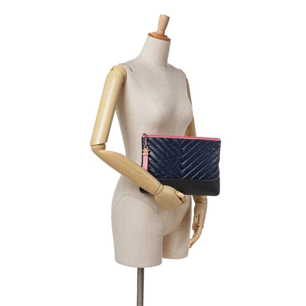 Pre-owned Chanel Medium Chevron Aged Calfskin Gabrielle Cosmetic Clutch Blue