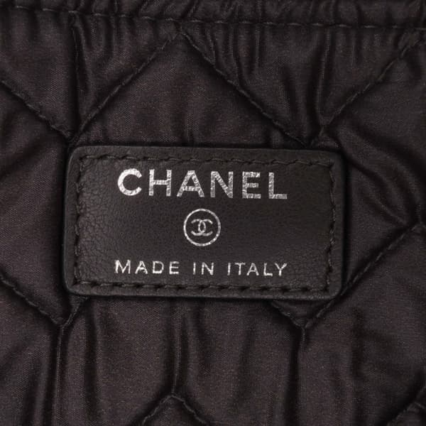 Pre-owned Chanel Large CC Distressed Quilted Patent Chevron Crossing O Case Gray