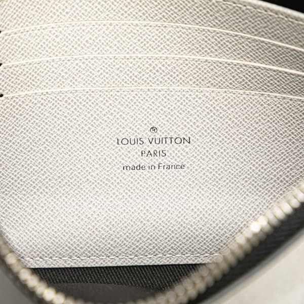 Pre-owned Louis Vuitton Monogram Taigarama Pochette Discovery PM White