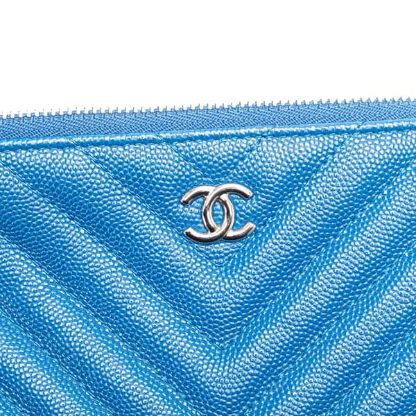 Pre-owned Chanel Medium CC Chevron Caviar O Case Clutch Blue