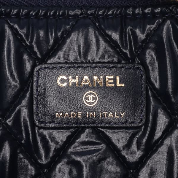 Pre-owned Chanel CC Medium Quilted Velvet Cosmetic Case Blue