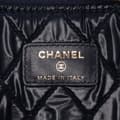Miniatyrbillede 5 af 10: Pre-owned Chanel CC Medium Quilted Velvet Cosmetic Case Blue