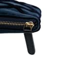 Miniatyrbillede 7 af 10: Pre-owned Chanel CC Medium Quilted Velvet Cosmetic Case Blue